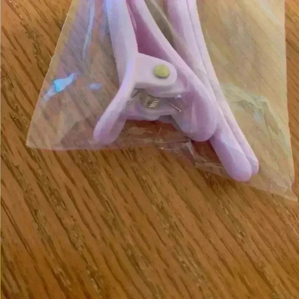 Hair Clips - Picture 2 of 3
